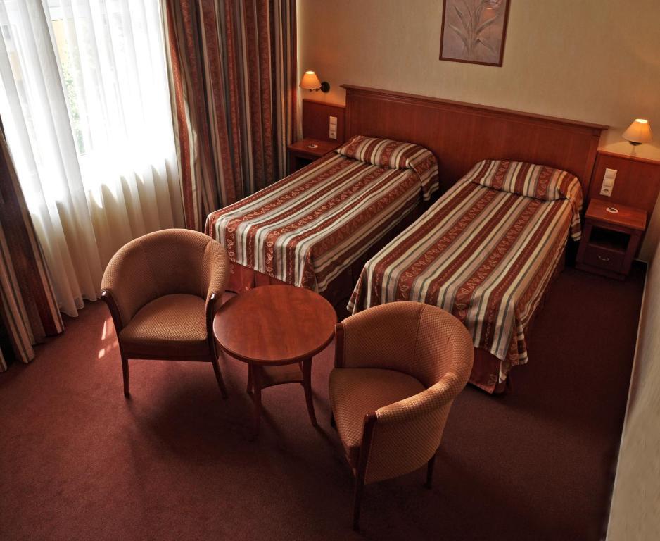 Hotel Central Pecs Room photo